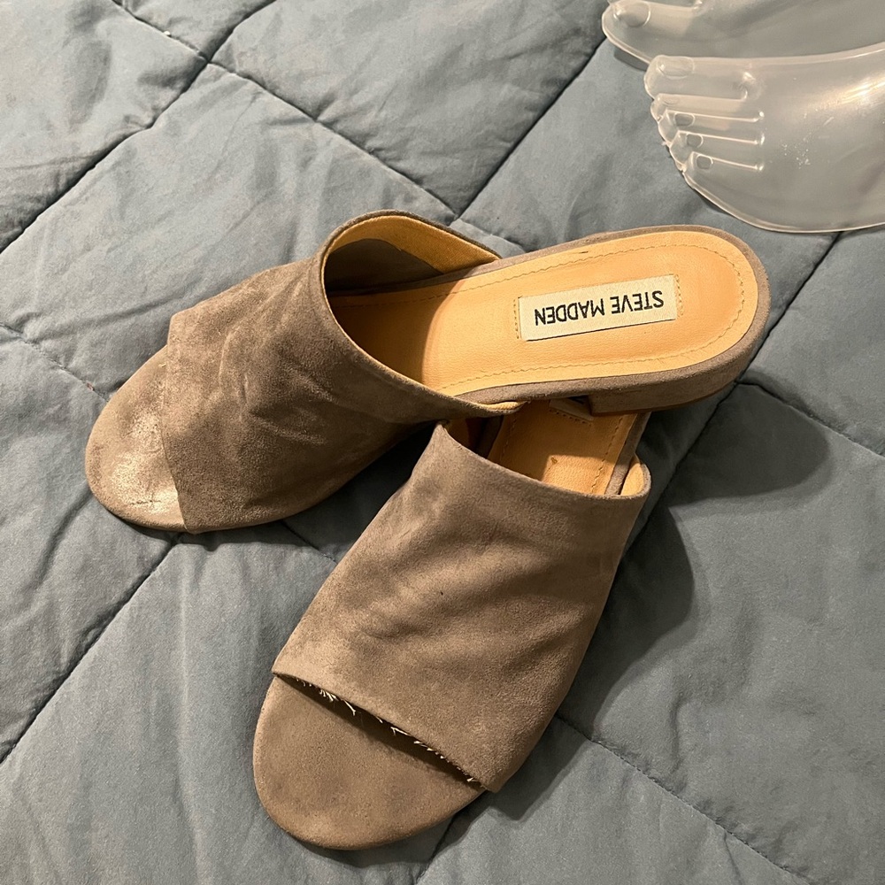 Steve Madden mules ‘one nifty shade of gray’